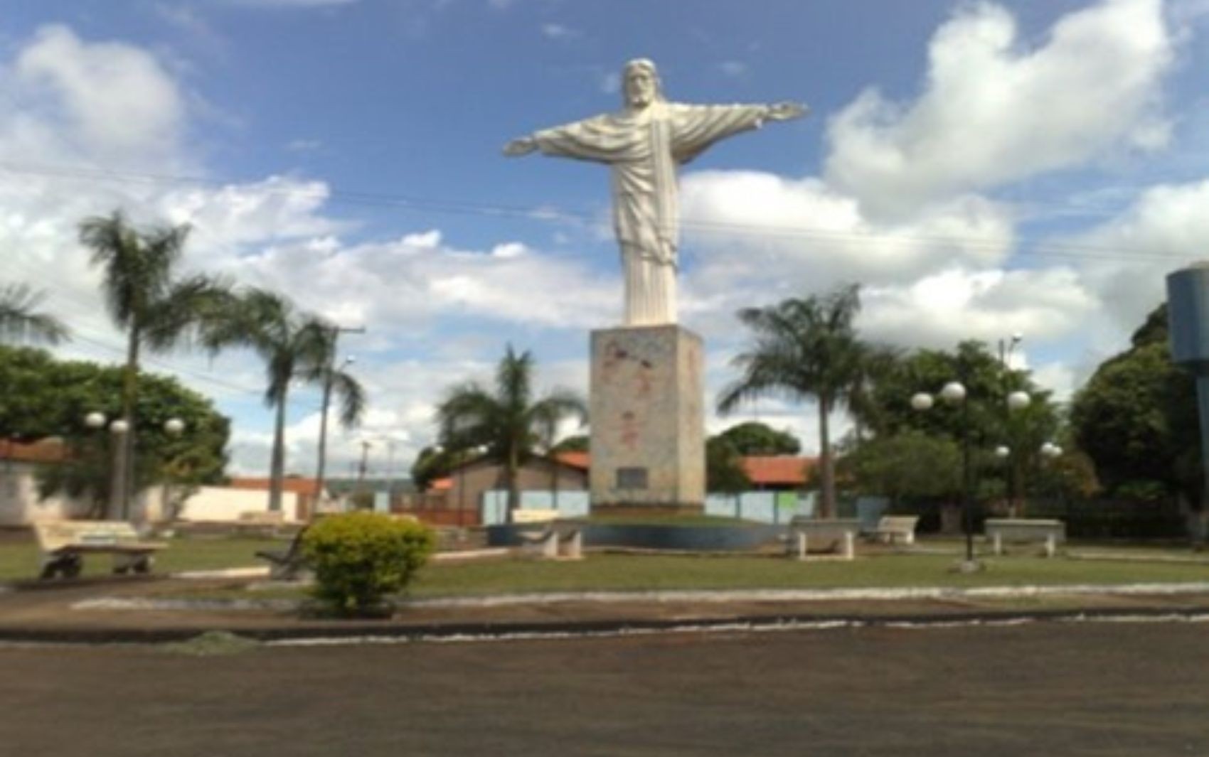 Prefeitura de Santo Antônio da Barra abre concurso com mais de 70 vagas e salário de até R$ 4,2 mil  