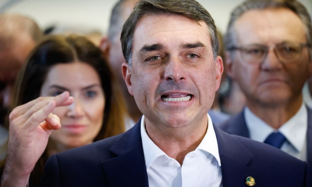Flávio faz acenos a Ciro e nome de deputada ganha força para vice