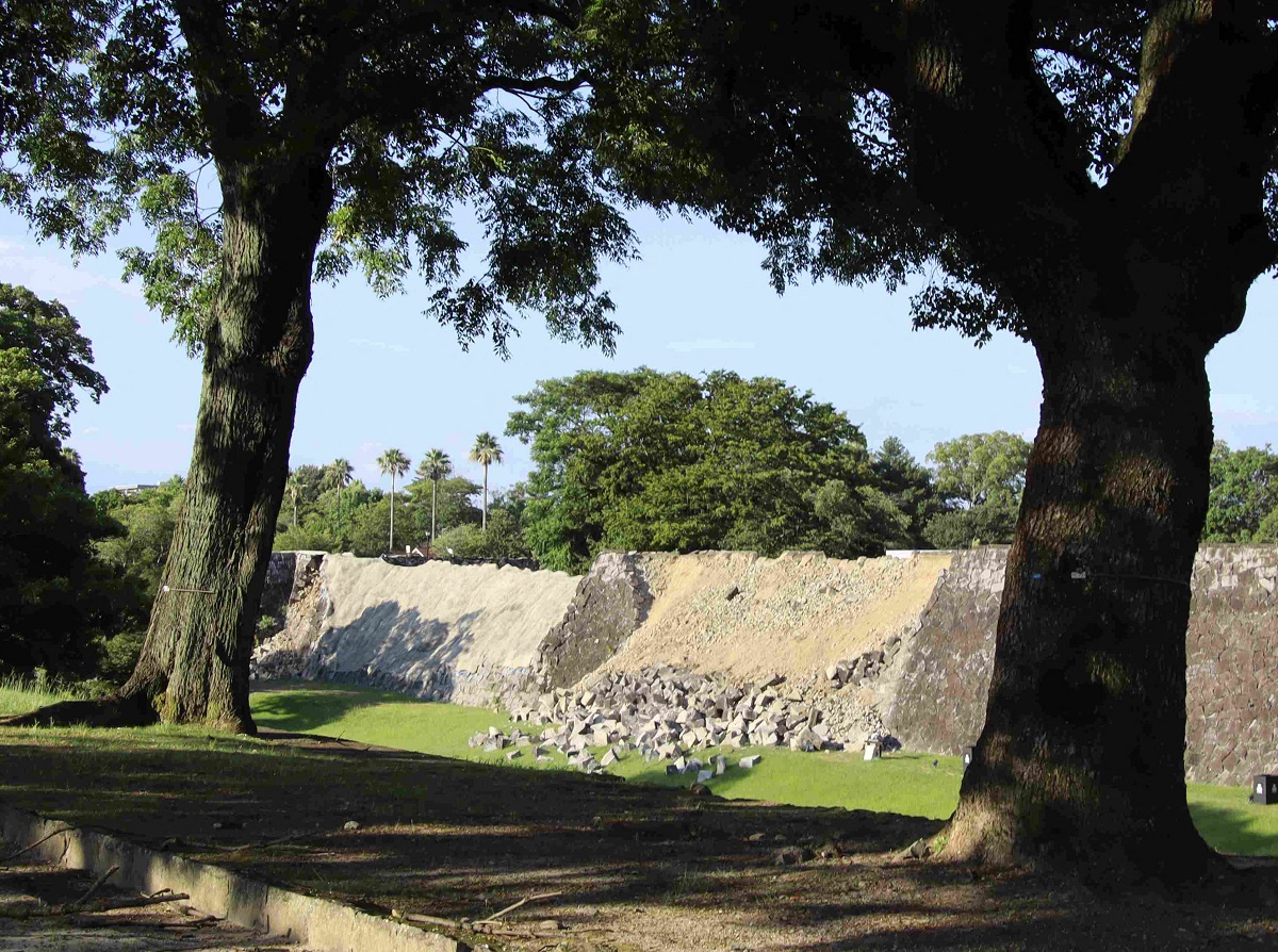 Desabamento em castelo histórico, queda de chaminé: os danos do terremoto no Japão